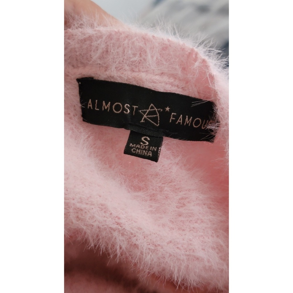 Almost Famous Fuzzy Knit Cropped Sweater Baby Pink Crew‎ Neck Long Sleeve Size S - Picture 6 of 7